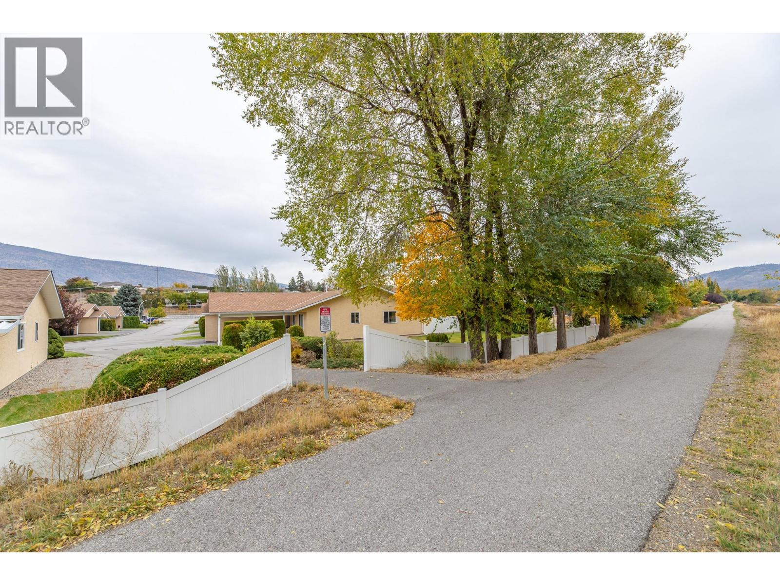 7 145 REDWING Place, Oliver