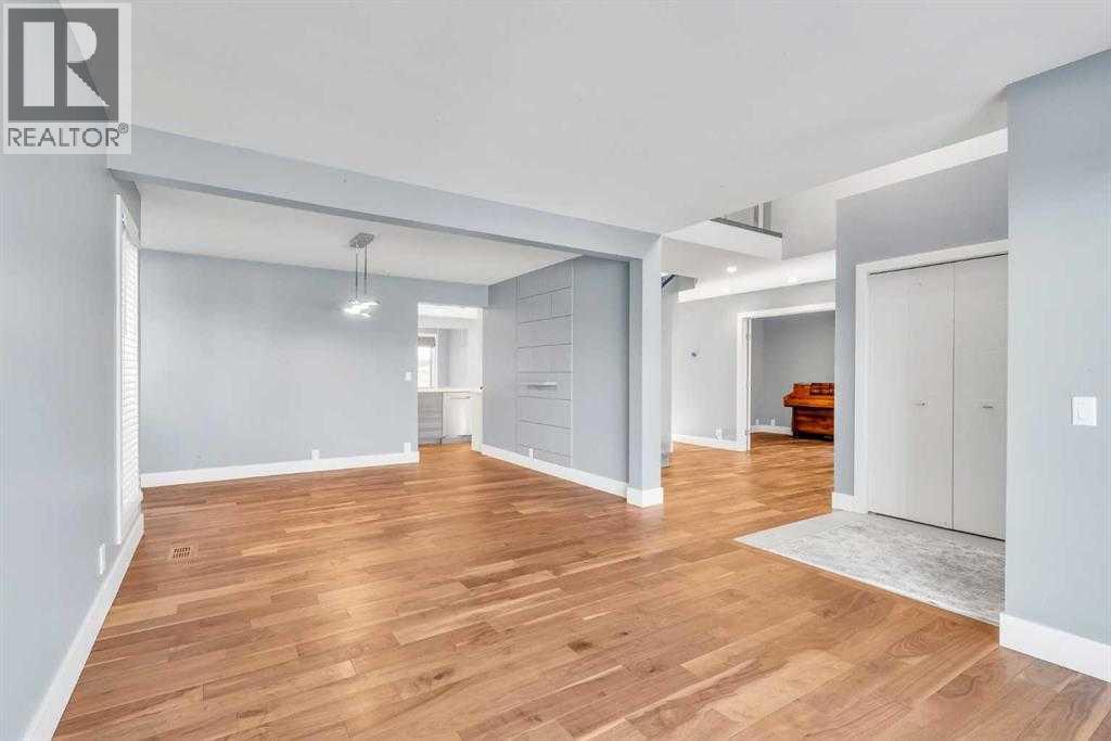 Single Family House for Sale in  Edgebrook Gardens NW Edgemont Calgary 