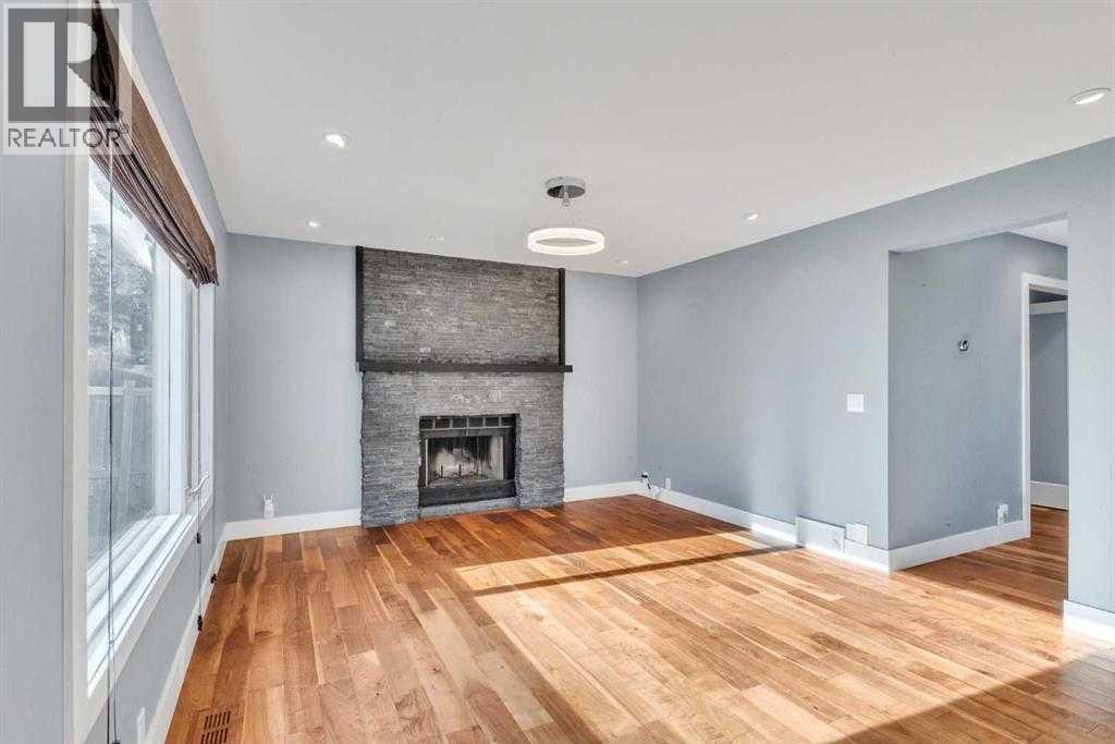 Single Family House for Sale in  Edgebrook Gardens NW Edgemont Calgary 