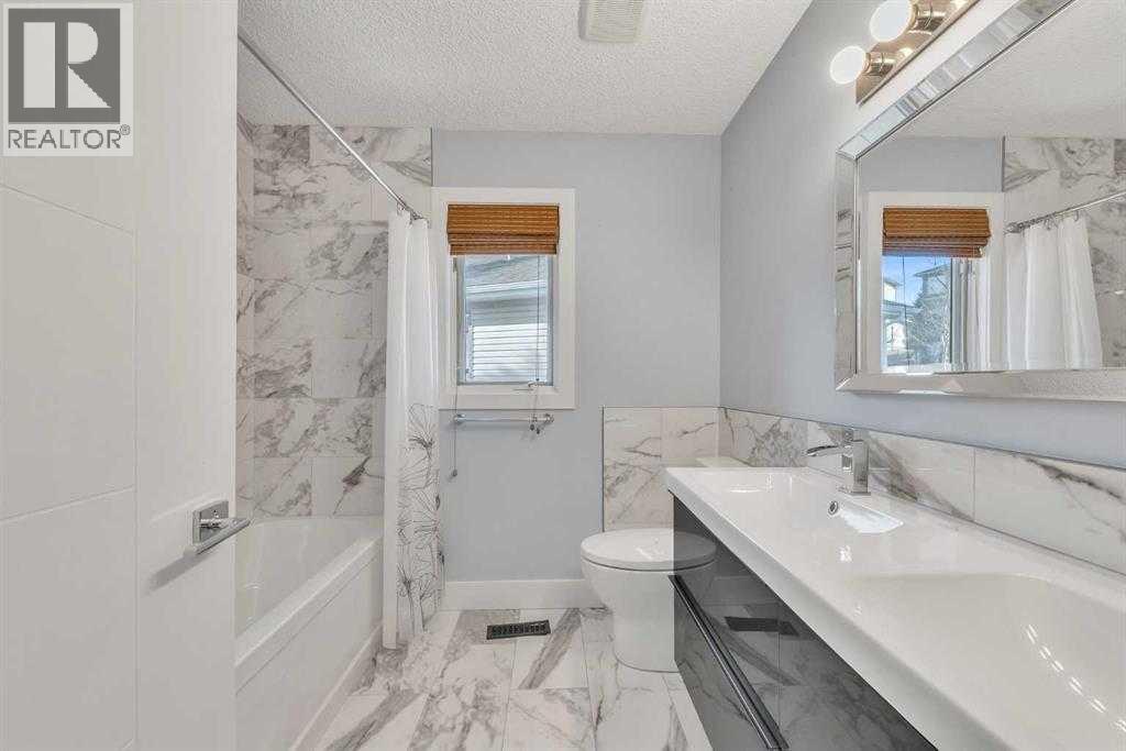 Single Family House for Sale in  Edgebrook Gardens NW Edgemont Calgary 