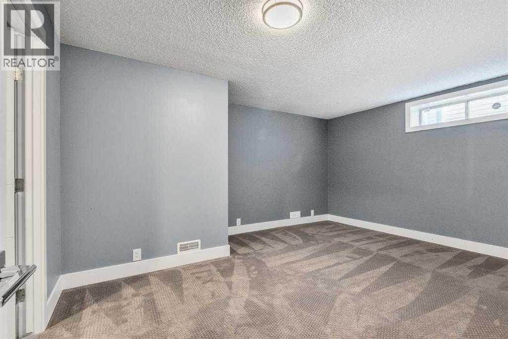 Single Family House for Sale in  Edgebrook Gardens NW Edgemont Calgary 