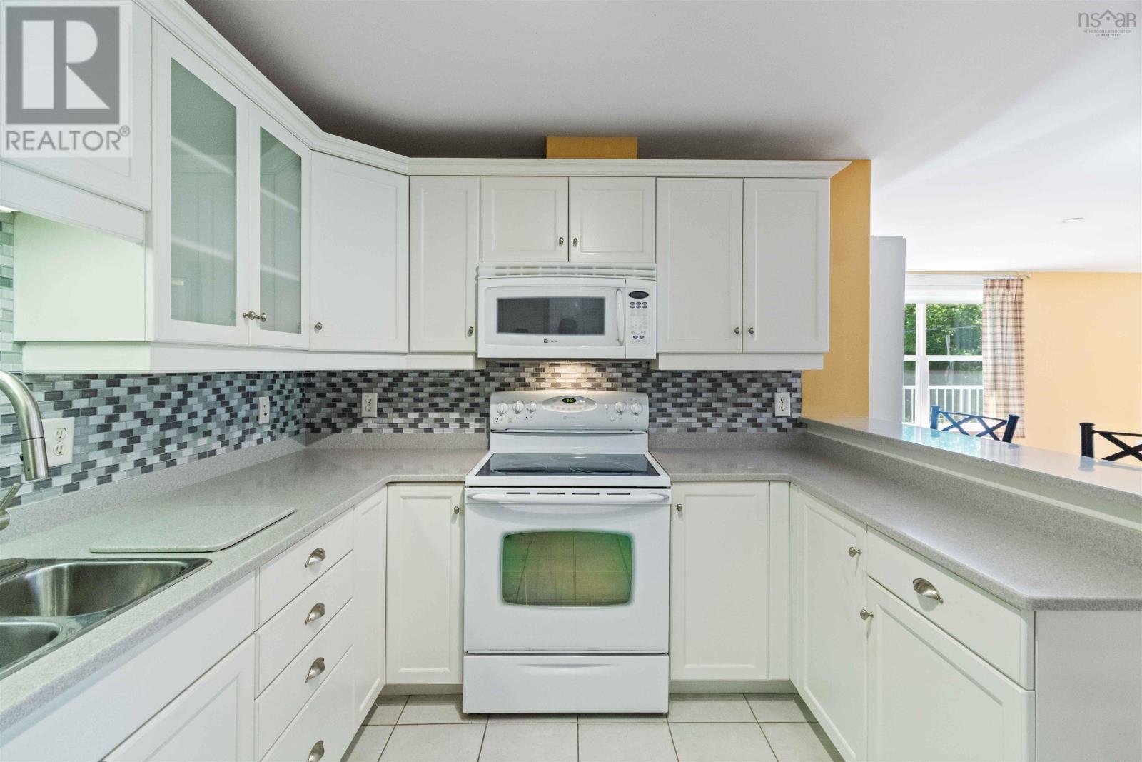 Property 10 of 50 of Unit 101 476 Main Street