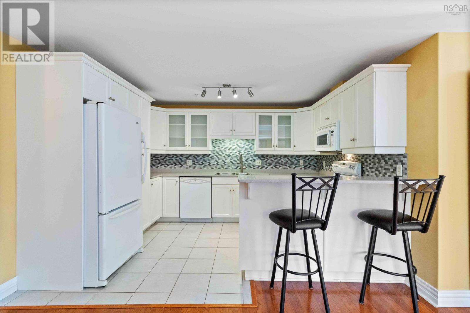 Property 7 of 50 of Unit 101 476 Main Street