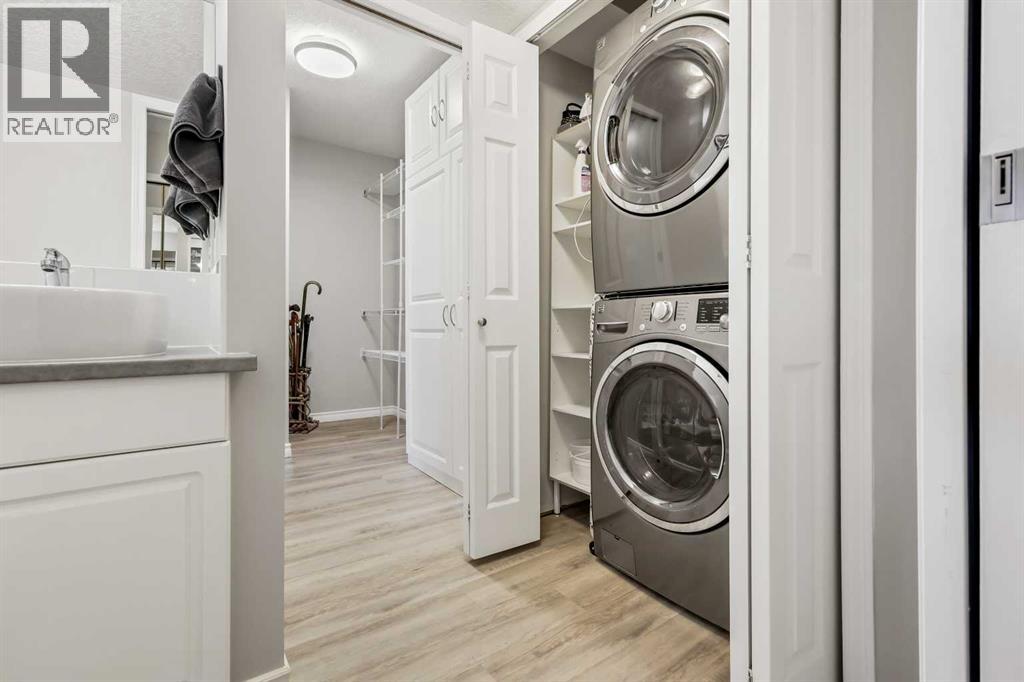 Single Family House for Sale in   Sierra Morena Boulevard SW Signal Hill Calgary 