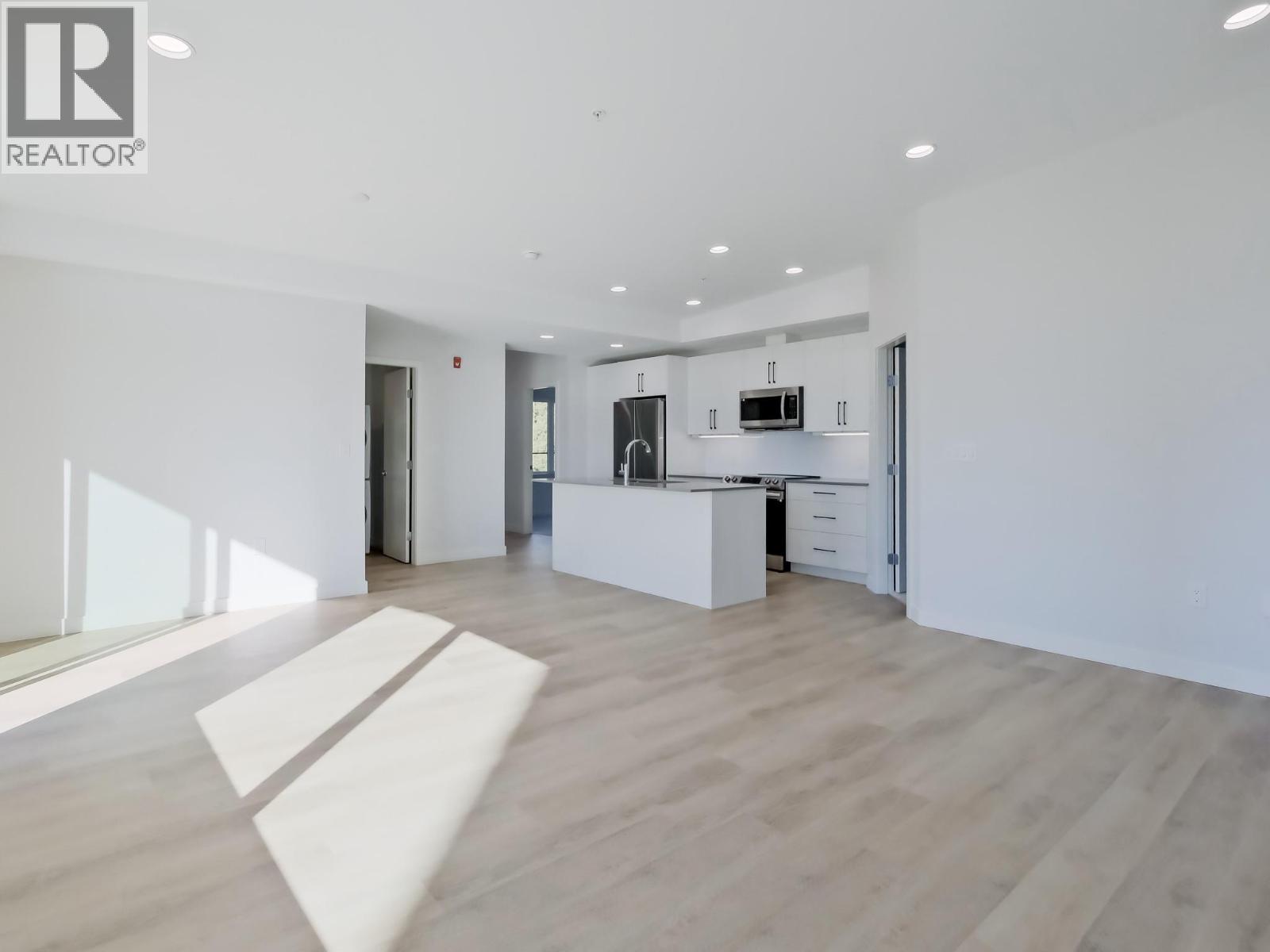 #201 13417 Lakeshore Drive S - 11