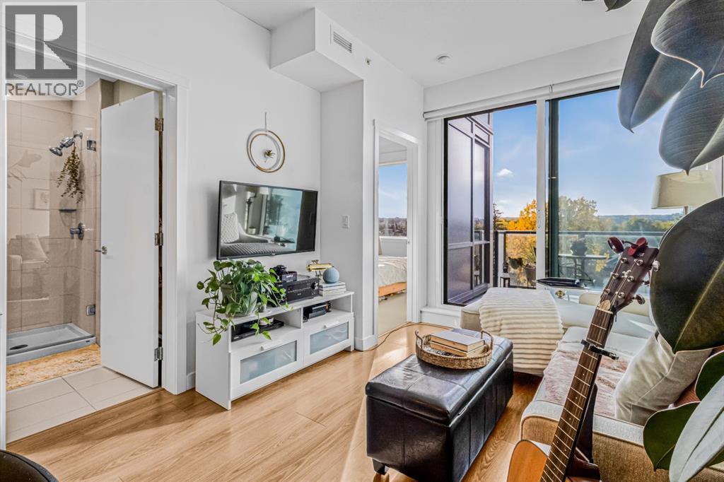 Single Family House for Sale in    Street NW Hillhurst Calgary 