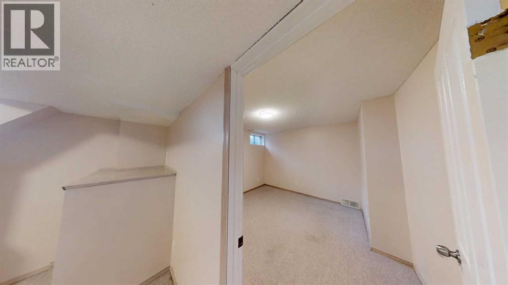 Single Family House for Sale in  Chaparral Drive SE Chaparral Calgary 