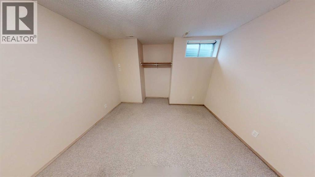 Single Family House for Sale in  Chaparral Drive SE Chaparral Calgary 