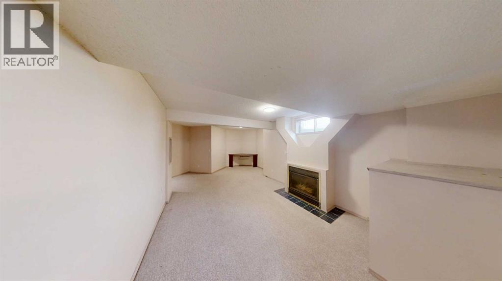 Single Family House for Sale in  Chaparral Drive SE Chaparral Calgary 