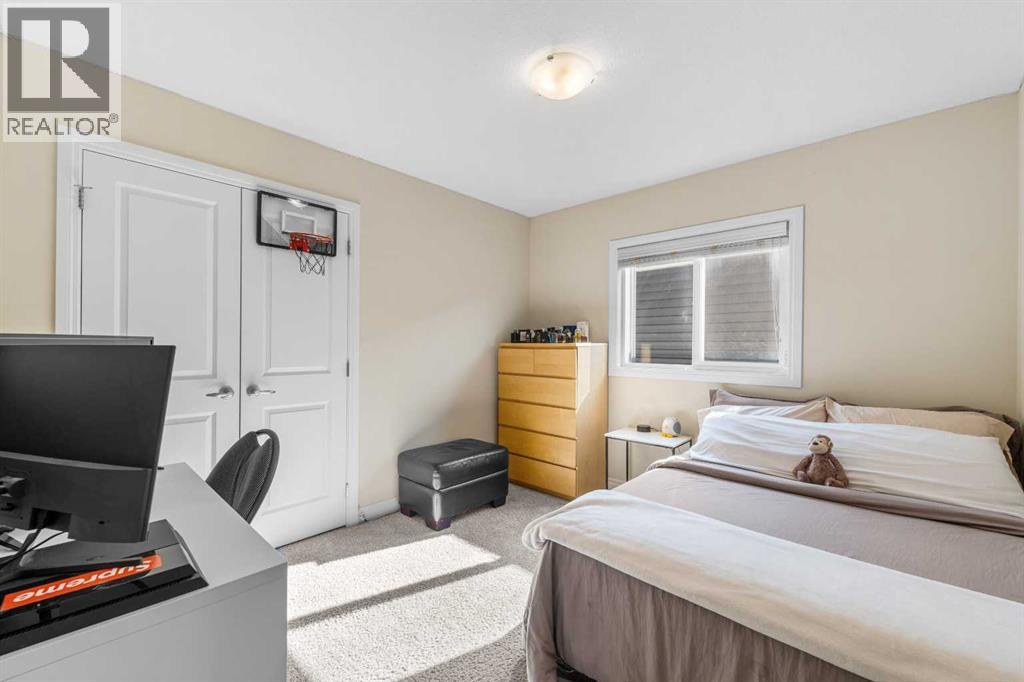 Single Family House for Sale in  Evansglen Circle NW Evanston Calgary 