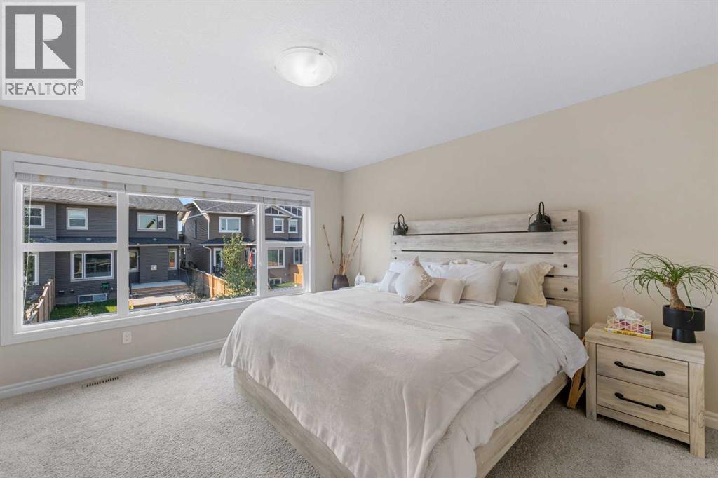 Single Family House for Sale in  Evansglen Circle NW Evanston Calgary 