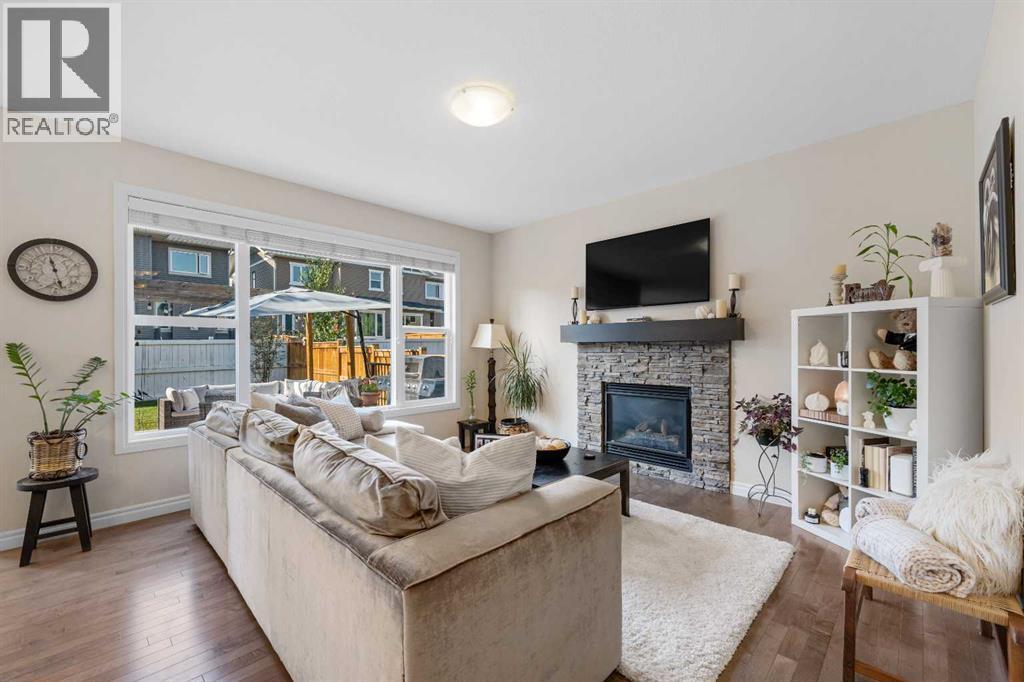 Single Family House for Sale in  Evansglen Circle NW Evanston Calgary 