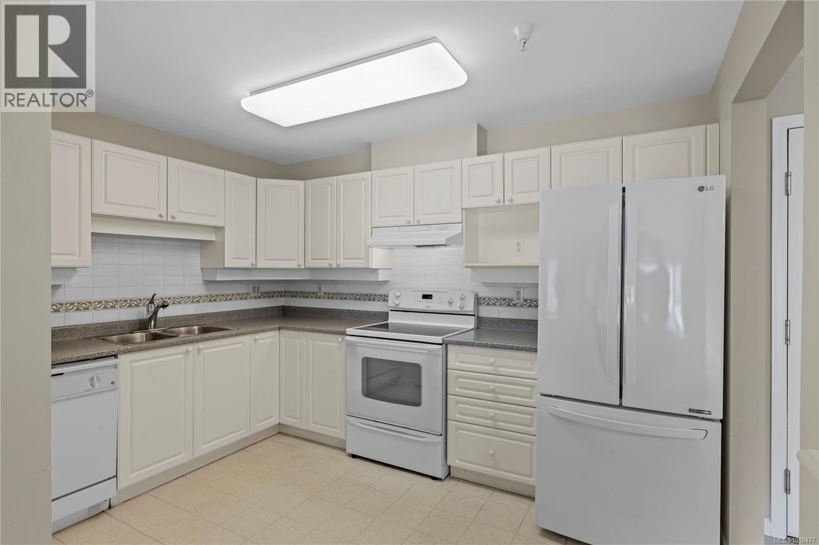 202 5620 Edgewater Lane, Nanaimo