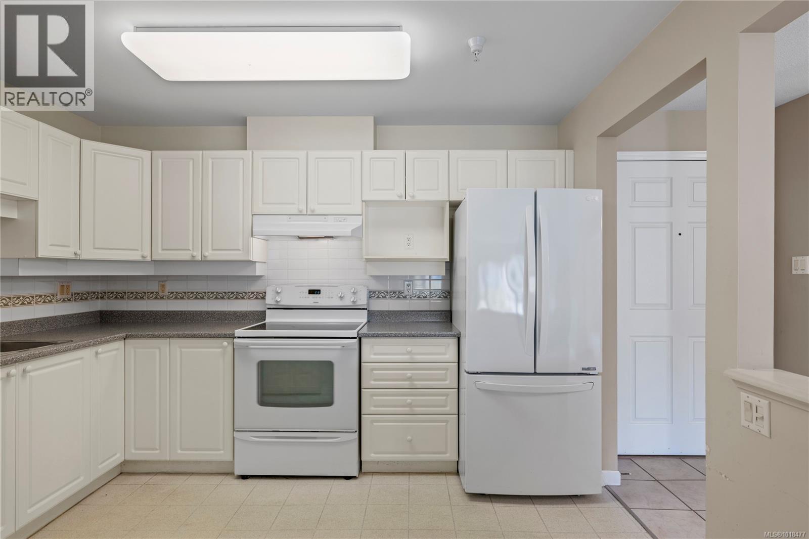 202 5620 Edgewater Lane, Nanaimo