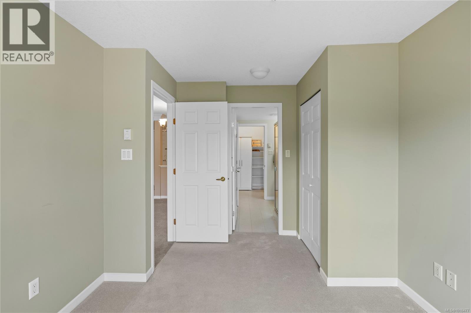 202 5620 Edgewater Lane, Nanaimo