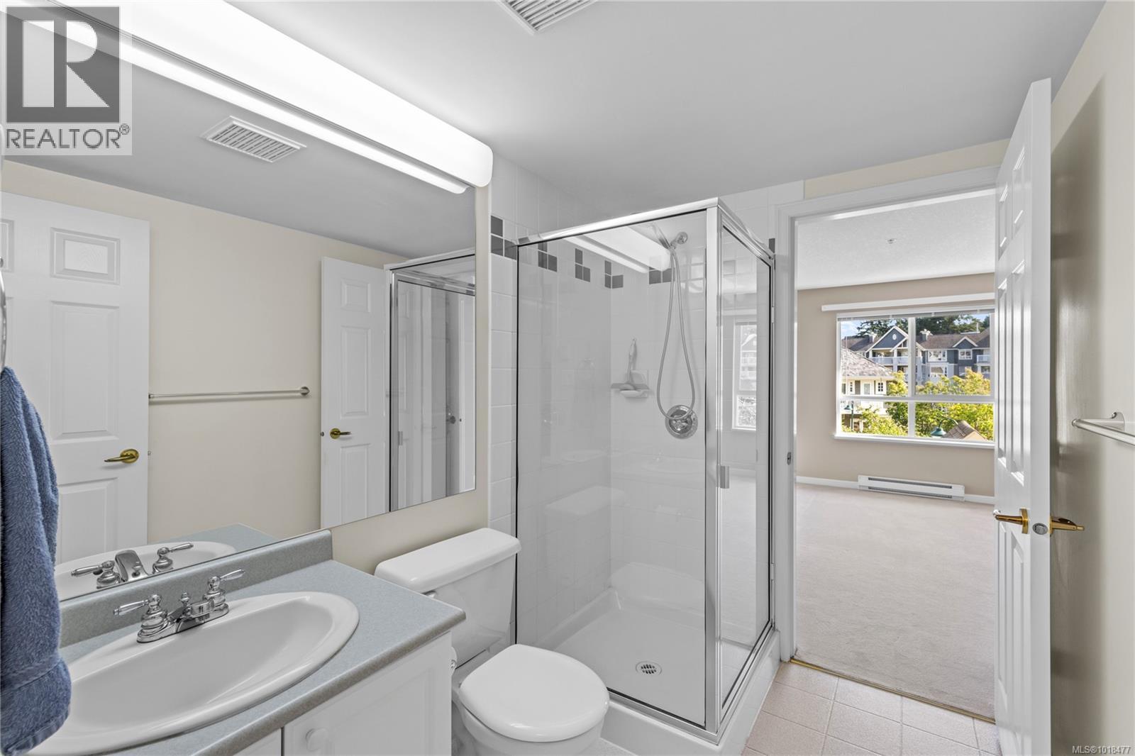 202 5620 Edgewater Lane, Nanaimo