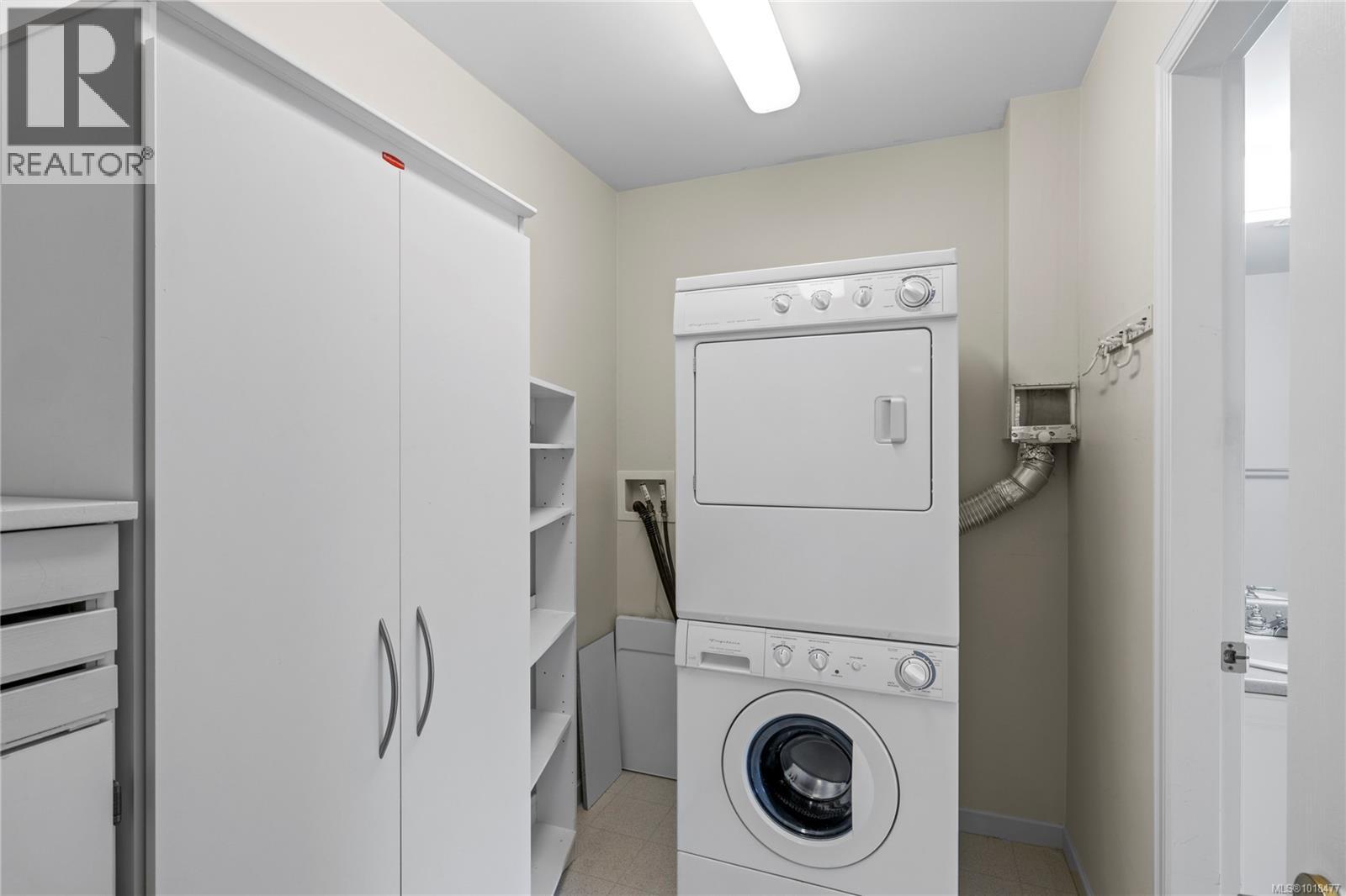 202 5620 Edgewater Lane, Nanaimo