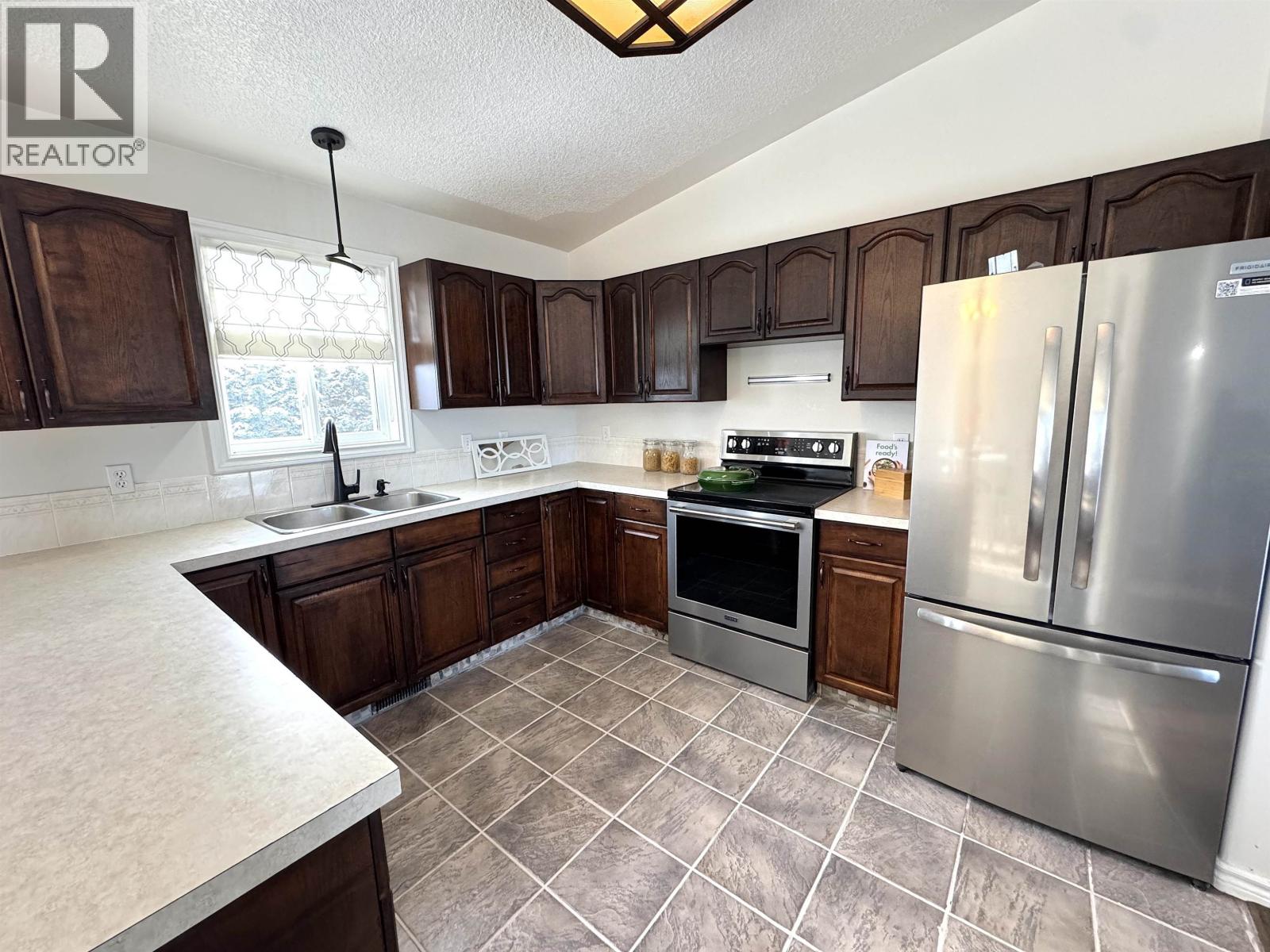 9015 107 AVENUE, Fort St. John