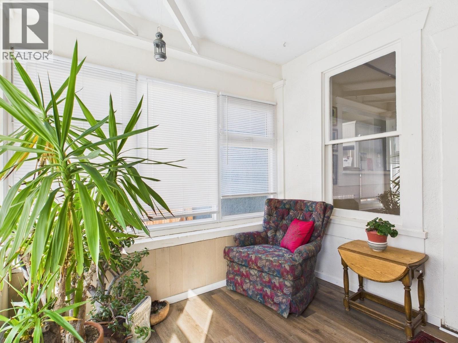  555 School Avenue, Oliver