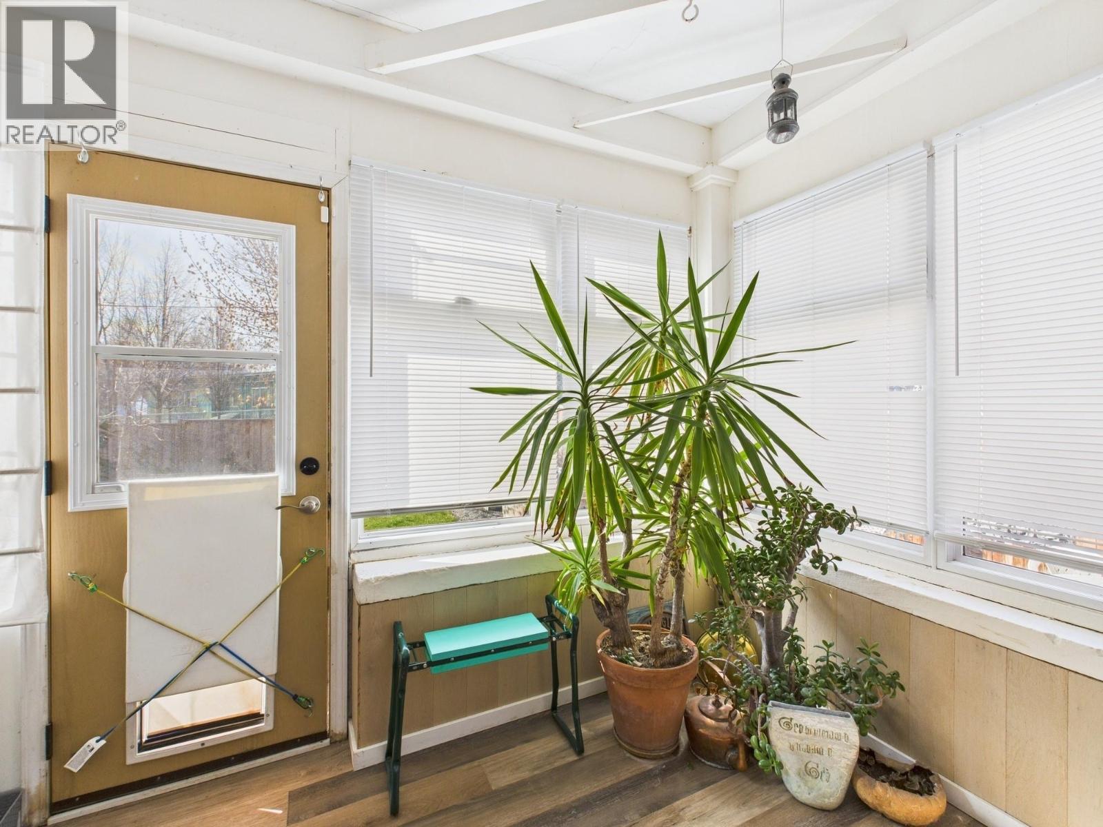  555 School Avenue, Oliver