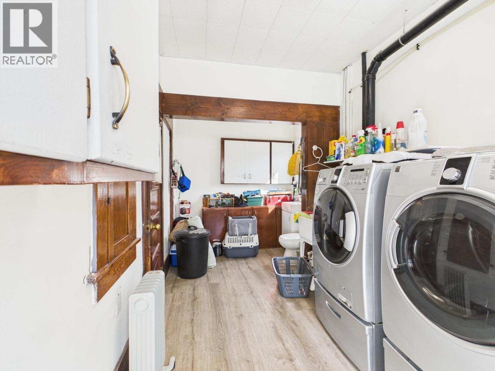  555 School Avenue, Oliver