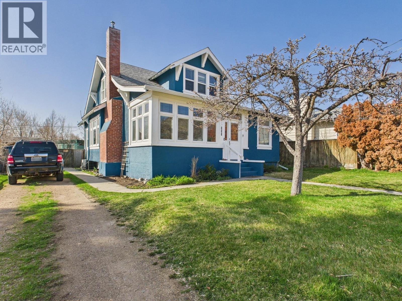  555 School Avenue, Oliver