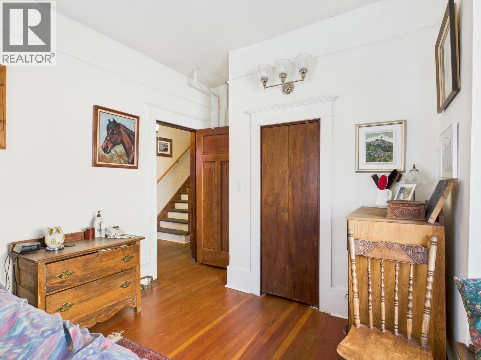  555 School Avenue, Oliver