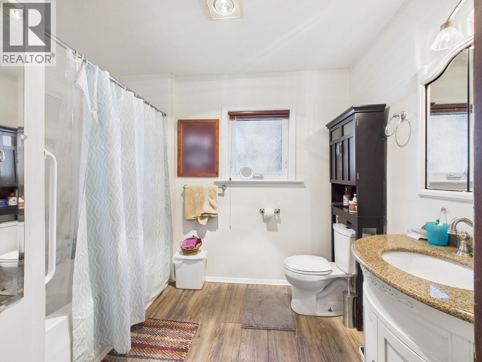  555 School Avenue, Oliver