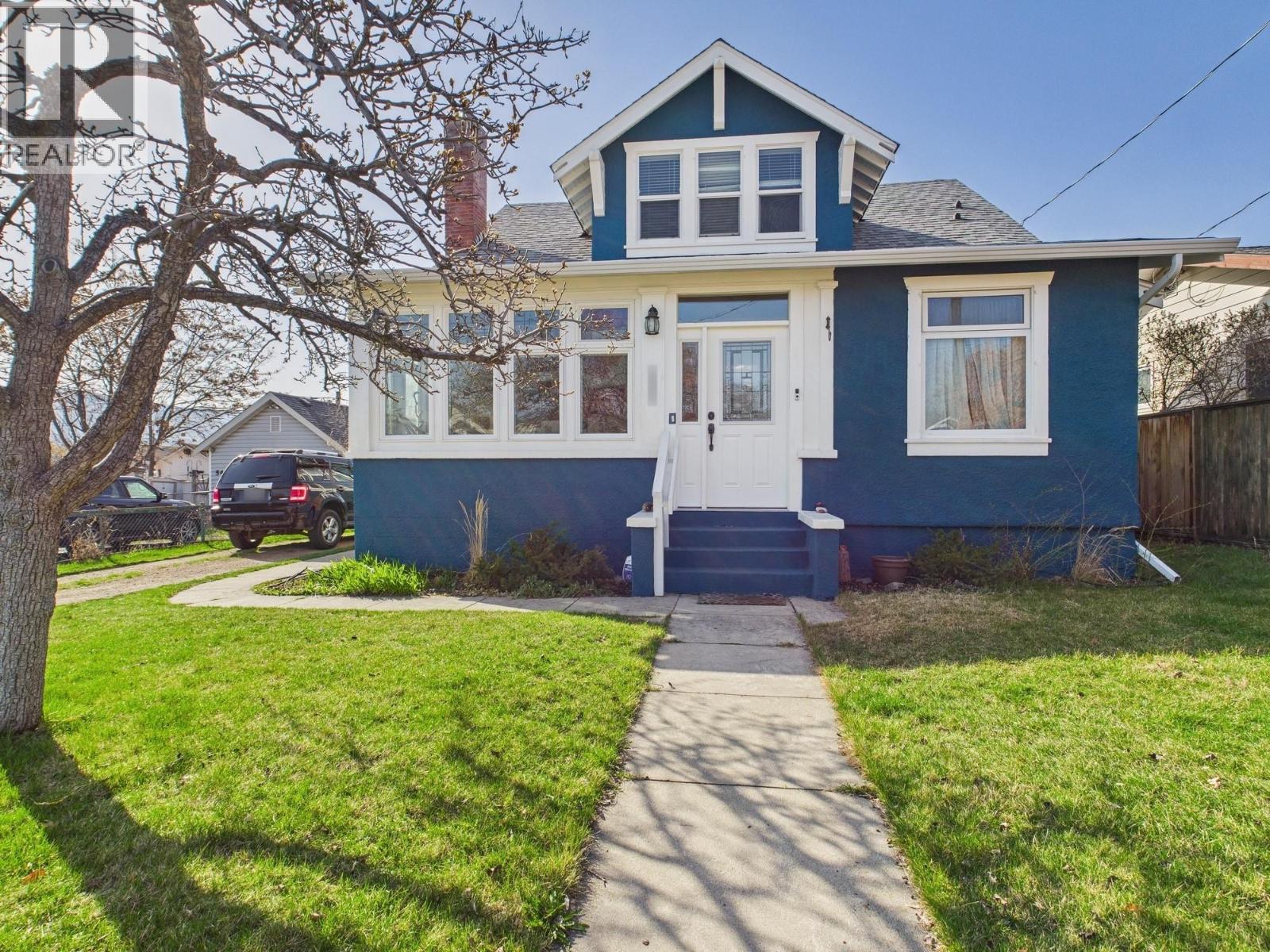  555 School Avenue, Oliver