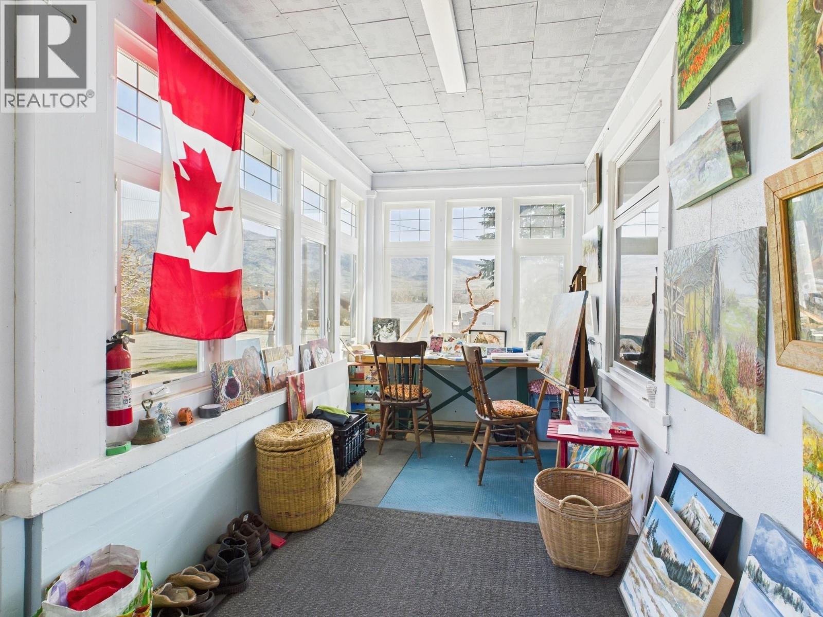  555 School Avenue, Oliver