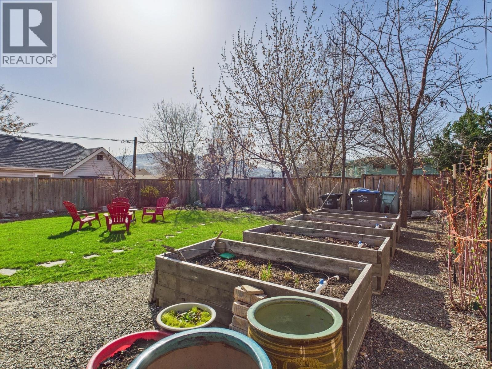  555 School Avenue, Oliver