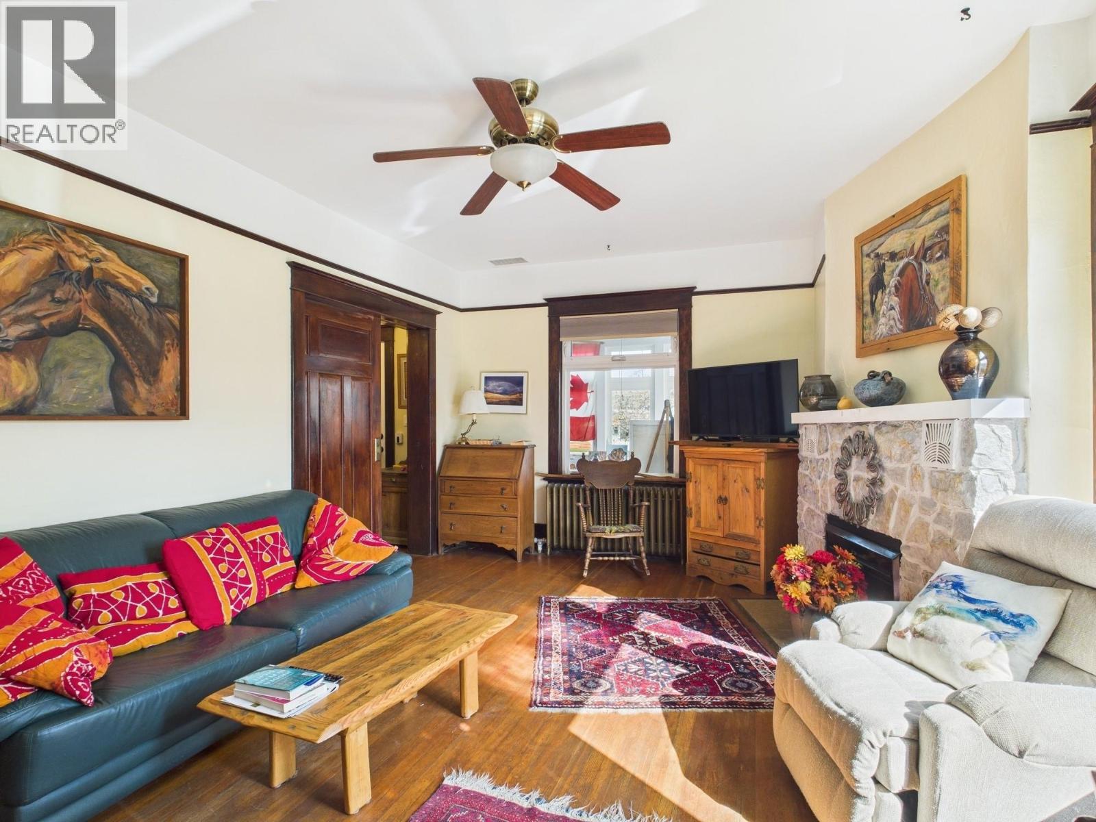  555 School Avenue, Oliver