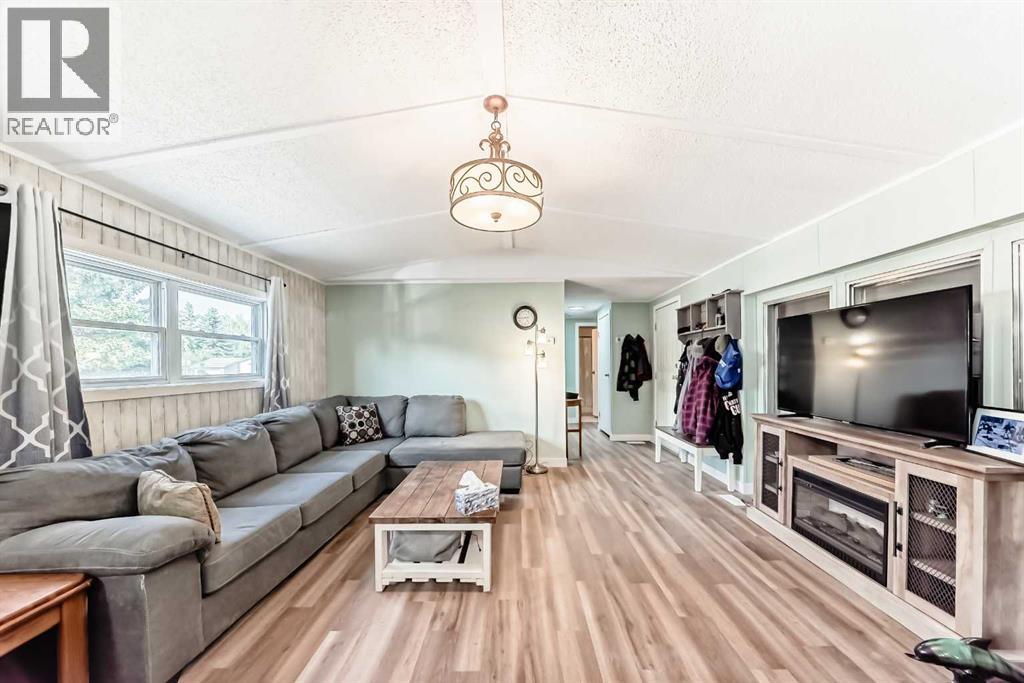 Single Family House Mobile Home for Sale in  Burroughs Place NE Monterey Park Calgary 
