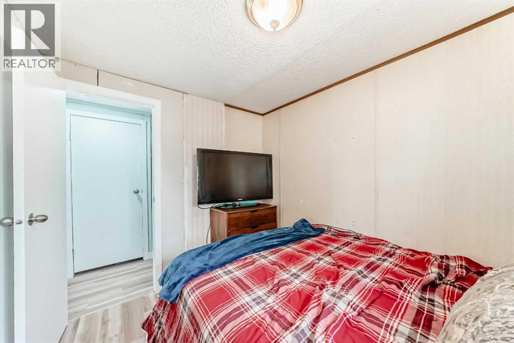 Single Family House Mobile Home for Sale in  Burroughs Place NE Monterey Park Calgary 