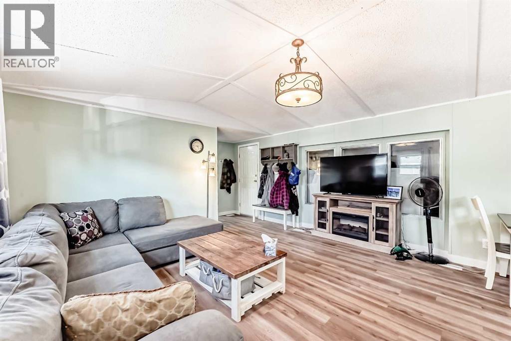 Single Family House Mobile Home for Sale in  Burroughs Place NE Monterey Park Calgary 