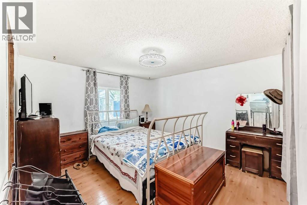 Single Family House Mobile Home for Sale in  Burroughs Place NE Monterey Park Calgary 