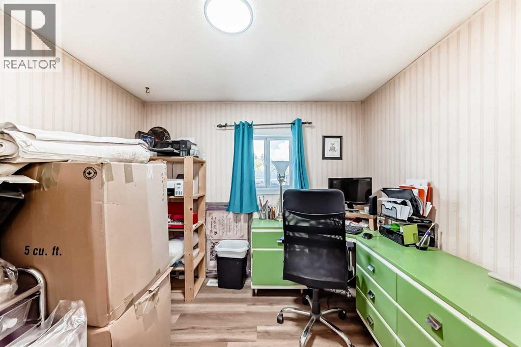 Single Family House Mobile Home for Sale in  Burroughs Place NE Monterey Park Calgary 