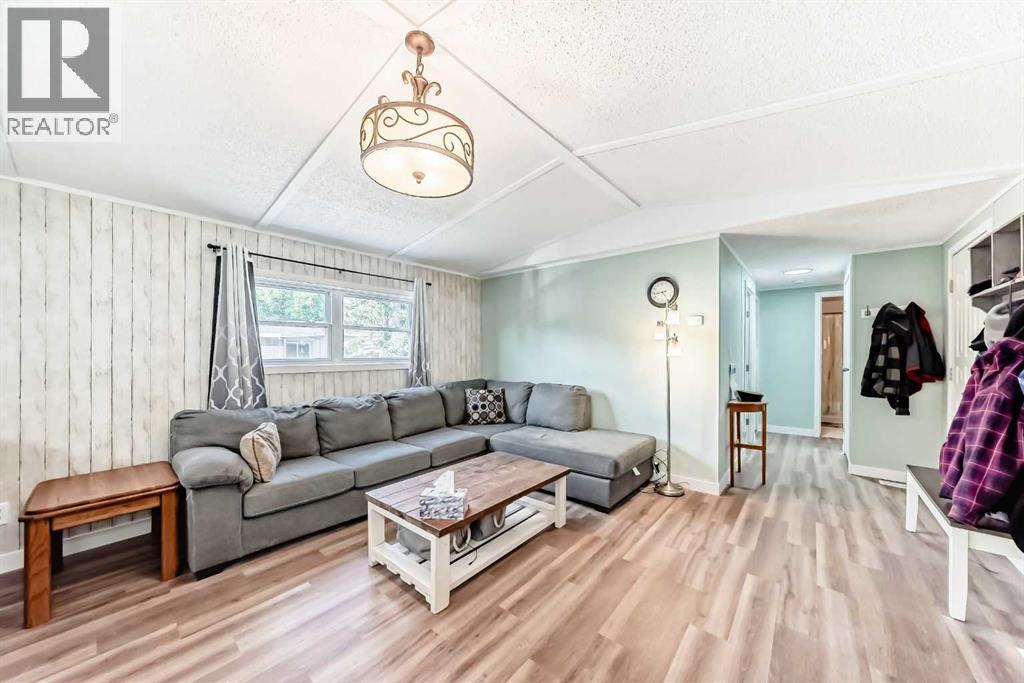 Single Family House Mobile Home for Sale in  Burroughs Place NE Monterey Park Calgary 