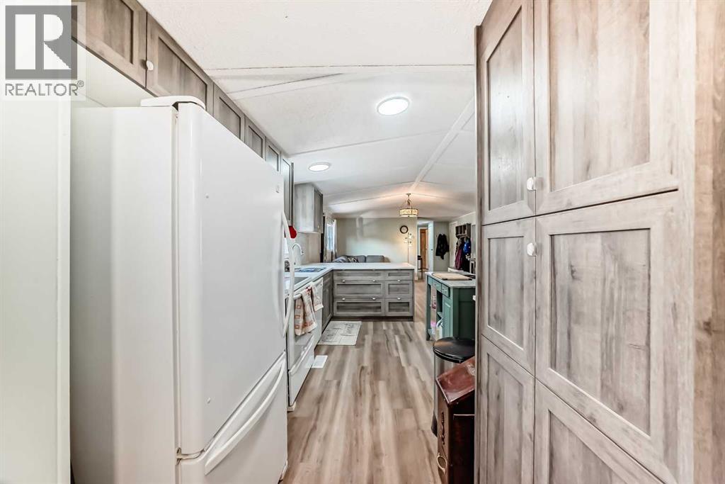 Single Family House Mobile Home for Sale in  Burroughs Place NE Monterey Park Calgary 