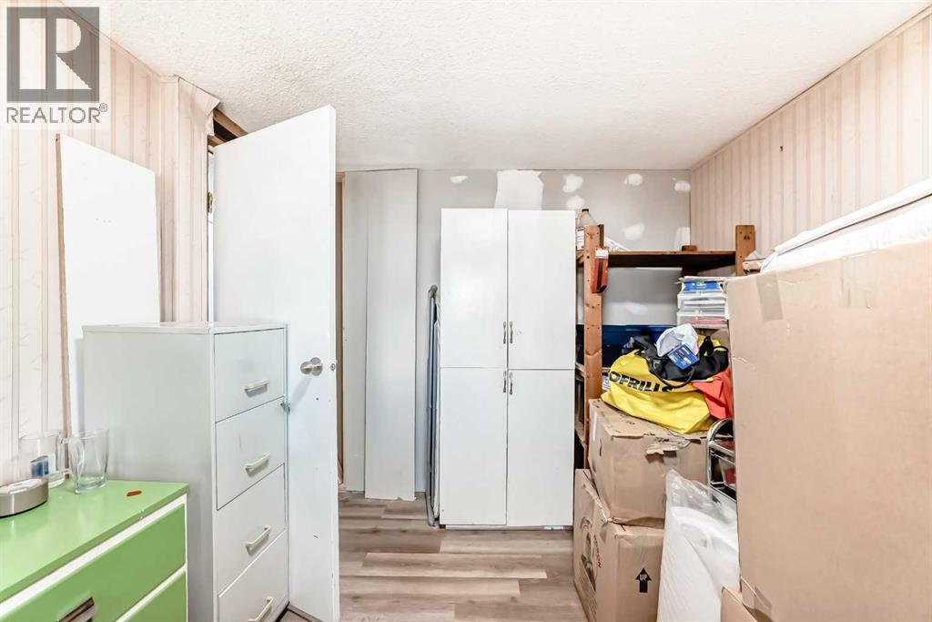 Single Family House Mobile Home for Sale in  Burroughs Place NE Monterey Park Calgary 