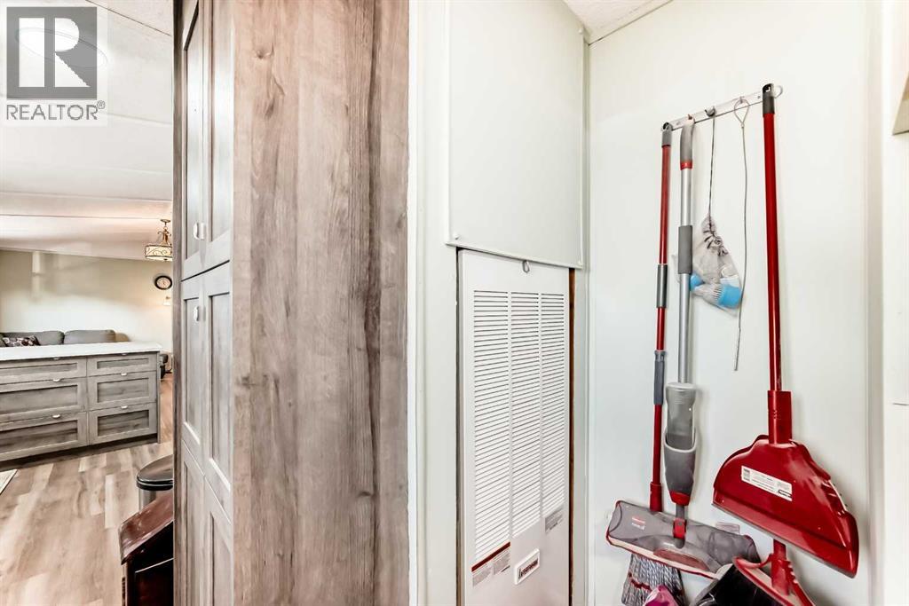 Single Family House Mobile Home for Sale in  Burroughs Place NE Monterey Park Calgary 