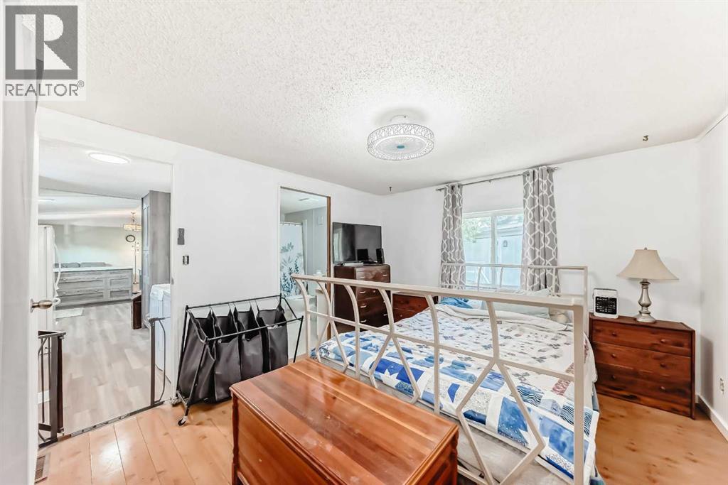 Single Family House Mobile Home for Sale in  Burroughs Place NE Monterey Park Calgary 