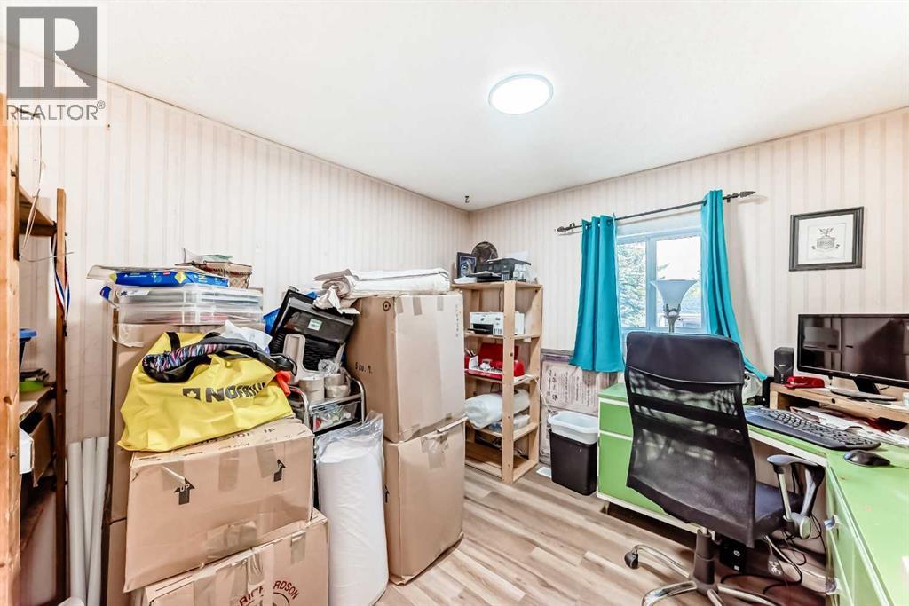 Single Family House Mobile Home for Sale in  Burroughs Place NE Monterey Park Calgary 