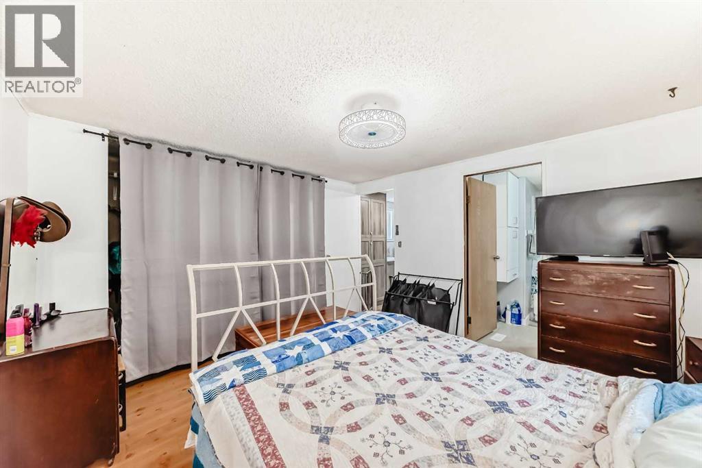 Single Family House Mobile Home for Sale in  Burroughs Place NE Monterey Park Calgary 