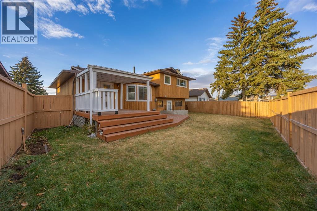 Single Family House 4 Level for Sale in  Templewood Road NE Temple Calgary 