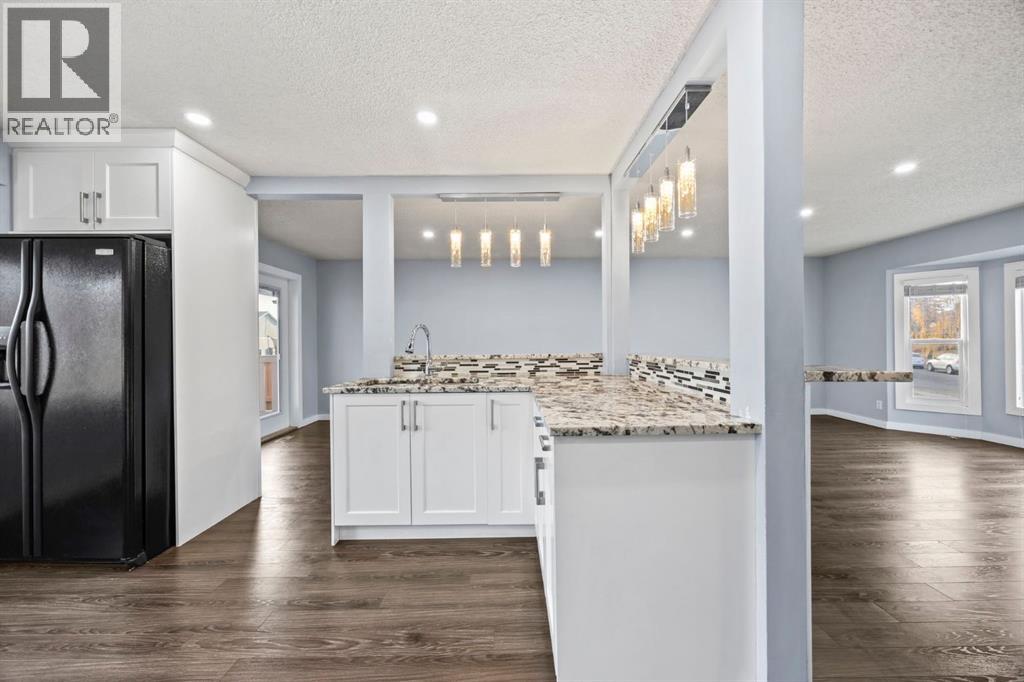 Single Family House 4 Level for Sale in  Templewood Road NE Temple Calgary 