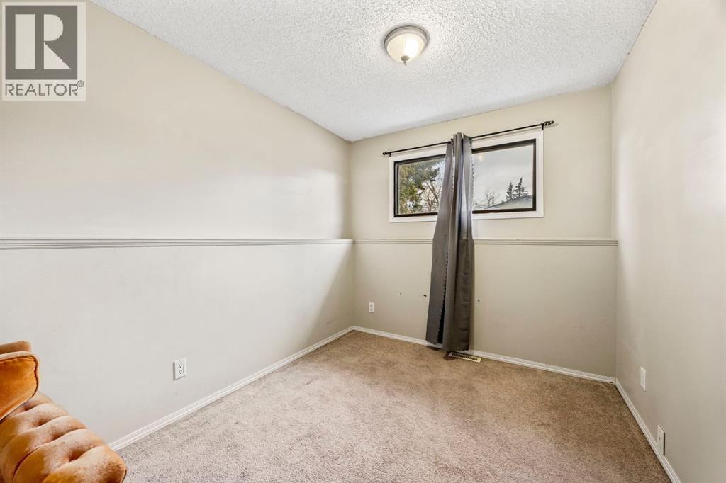 Single Family House 4 Level for Sale in  Templewood Road NE Temple Calgary 