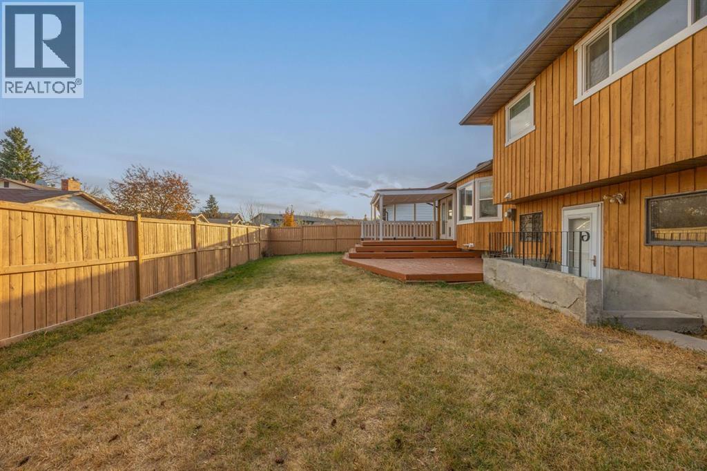 Single Family House 4 Level for Sale in  Templewood Road NE Temple Calgary 