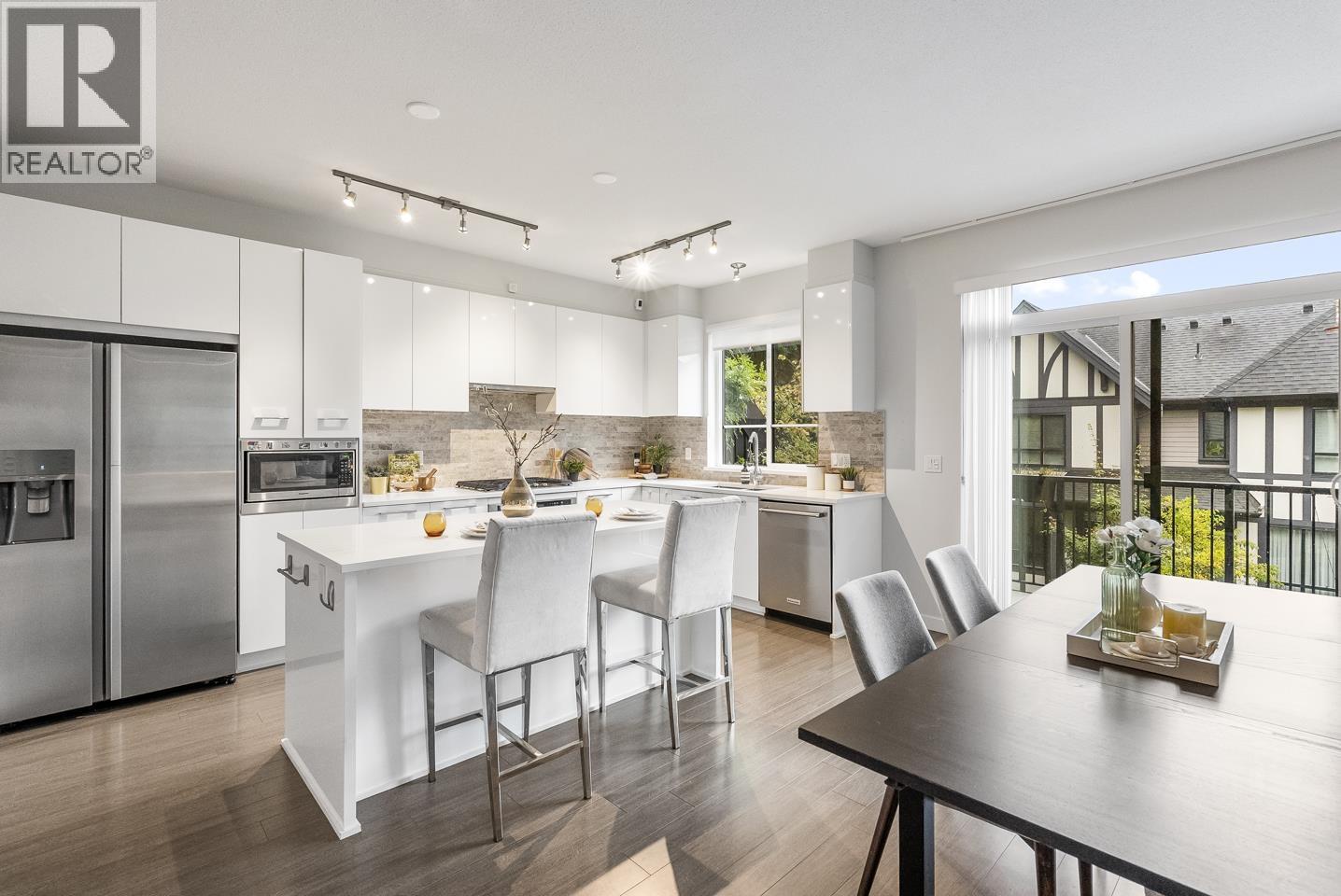 153 3500 BURKE VILLAGE PROMENADE, Coquitlam