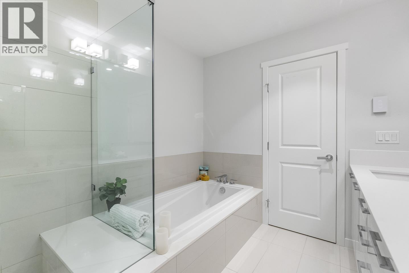 153 3500 BURKE VILLAGE PROMENADE, Coquitlam